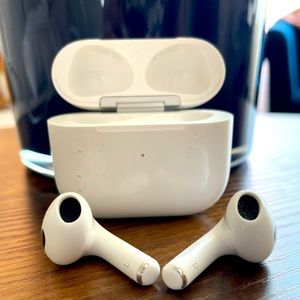 Apple Airpods 3rd Generation with charging case & cable 🌸
